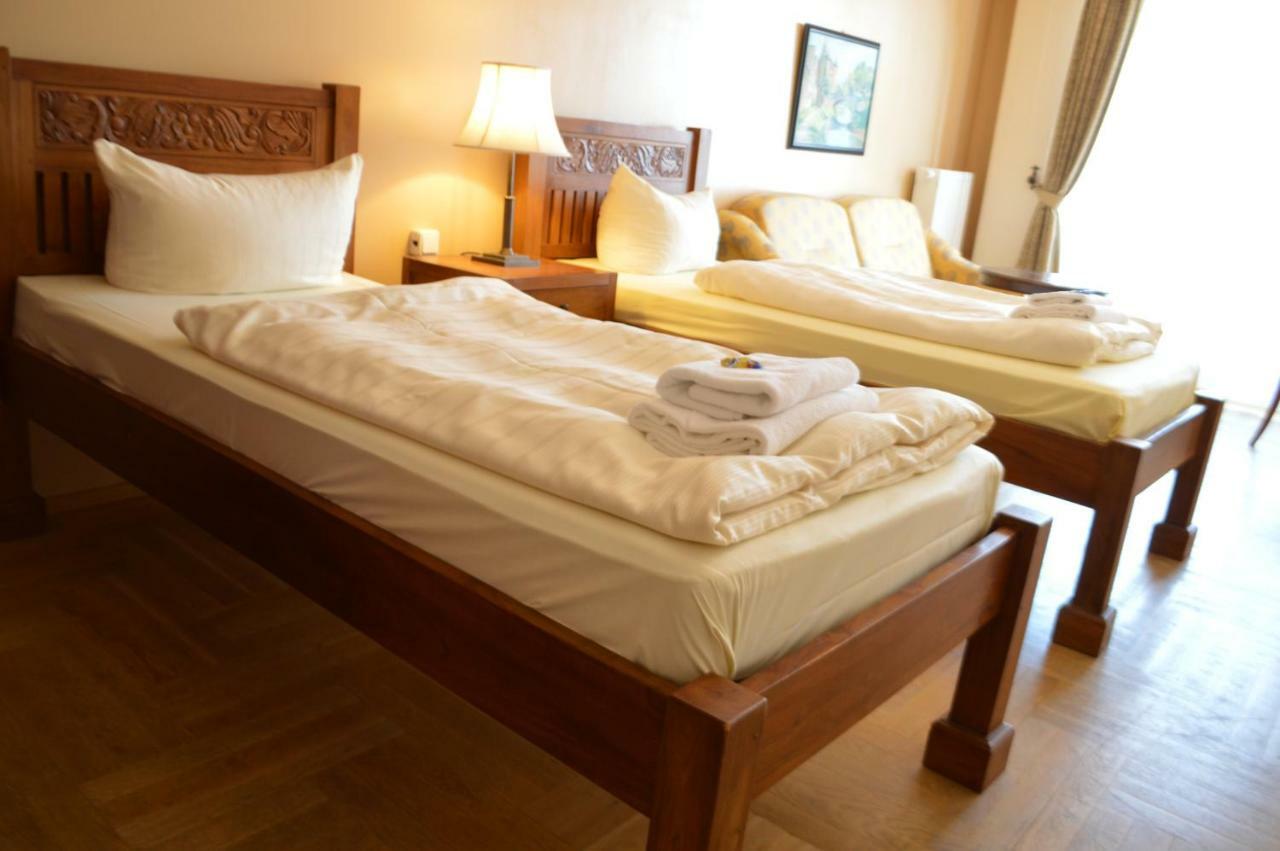 Hotel Gutenberger Lubeck Bagian luar foto