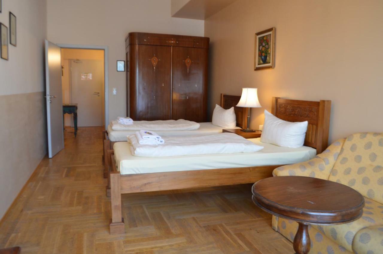 Hotel Gutenberger Lubeck Bagian luar foto
